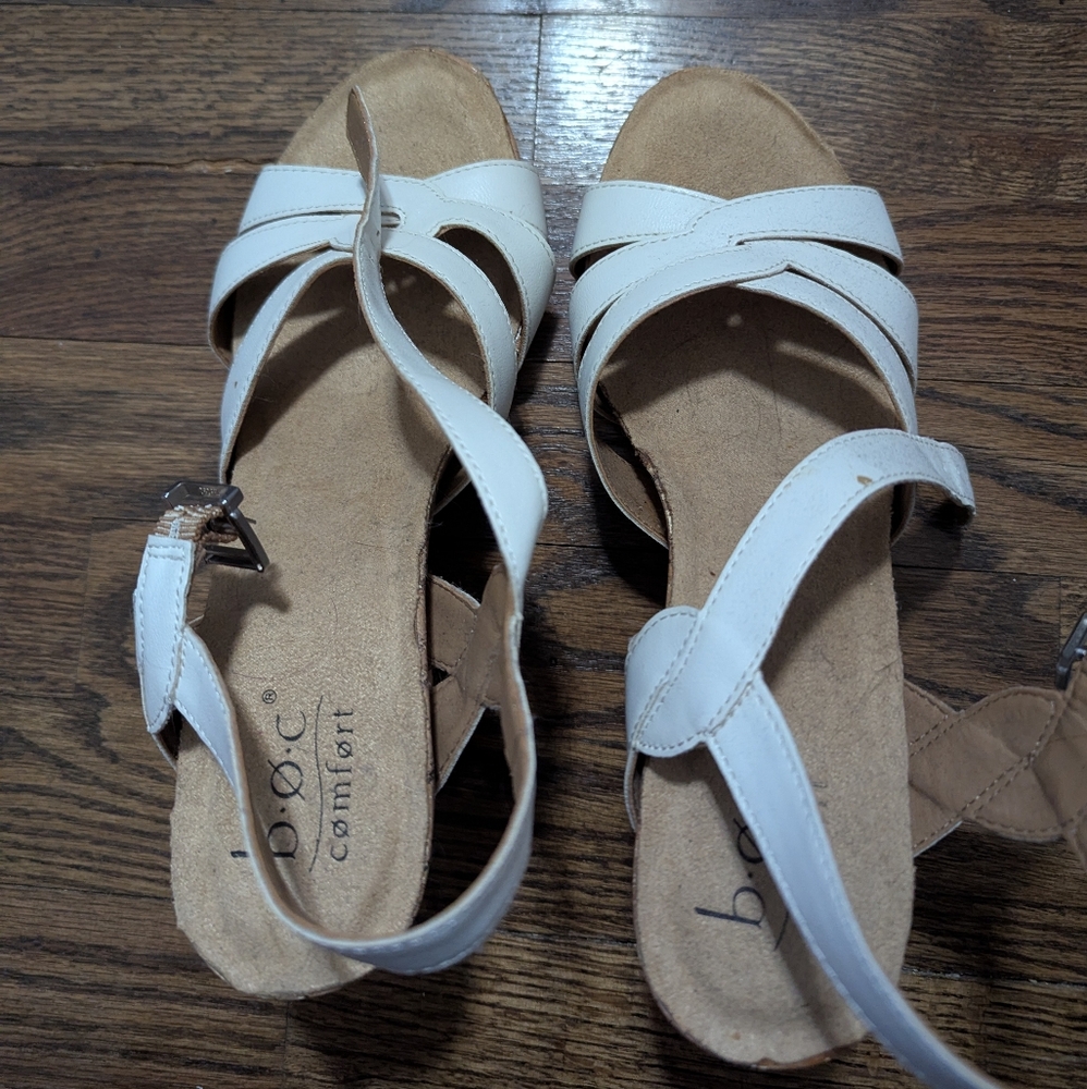 b.o.c white wedge sandals size 10 NWOT